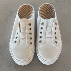 Taos White Slip-On Sneakers size 9